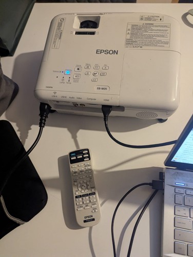 Epson w05 3lcd projector - eb-w05,