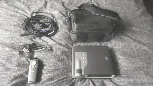 Xb31 projector with remote - xb31,