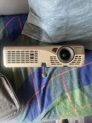 Toshiba tlp t50 - vga, lcd