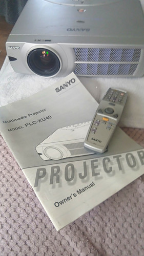 Sanyo plc xu40 - plc-xu40, 2000