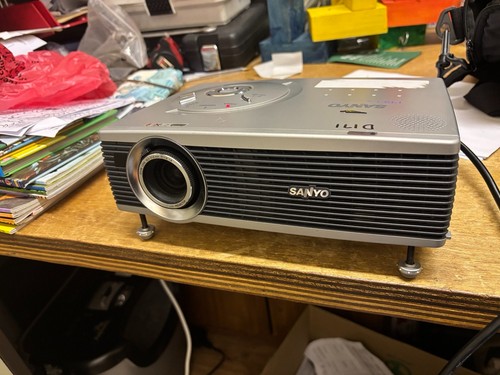 Sanyo plc sw30 lcd projector - sanyo,